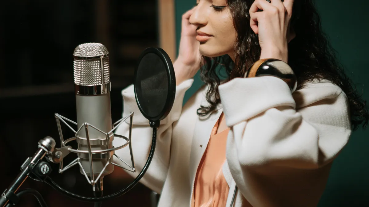 How to Record a 30-Second Radio Advert Script That Works